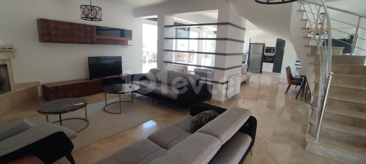 Girne Ozanköy 4+1 Satılık Villa