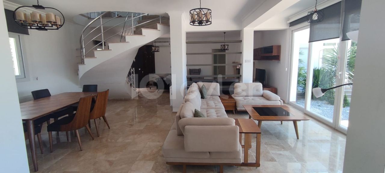 Girne Ozanköy 4+1 Satılık Villa