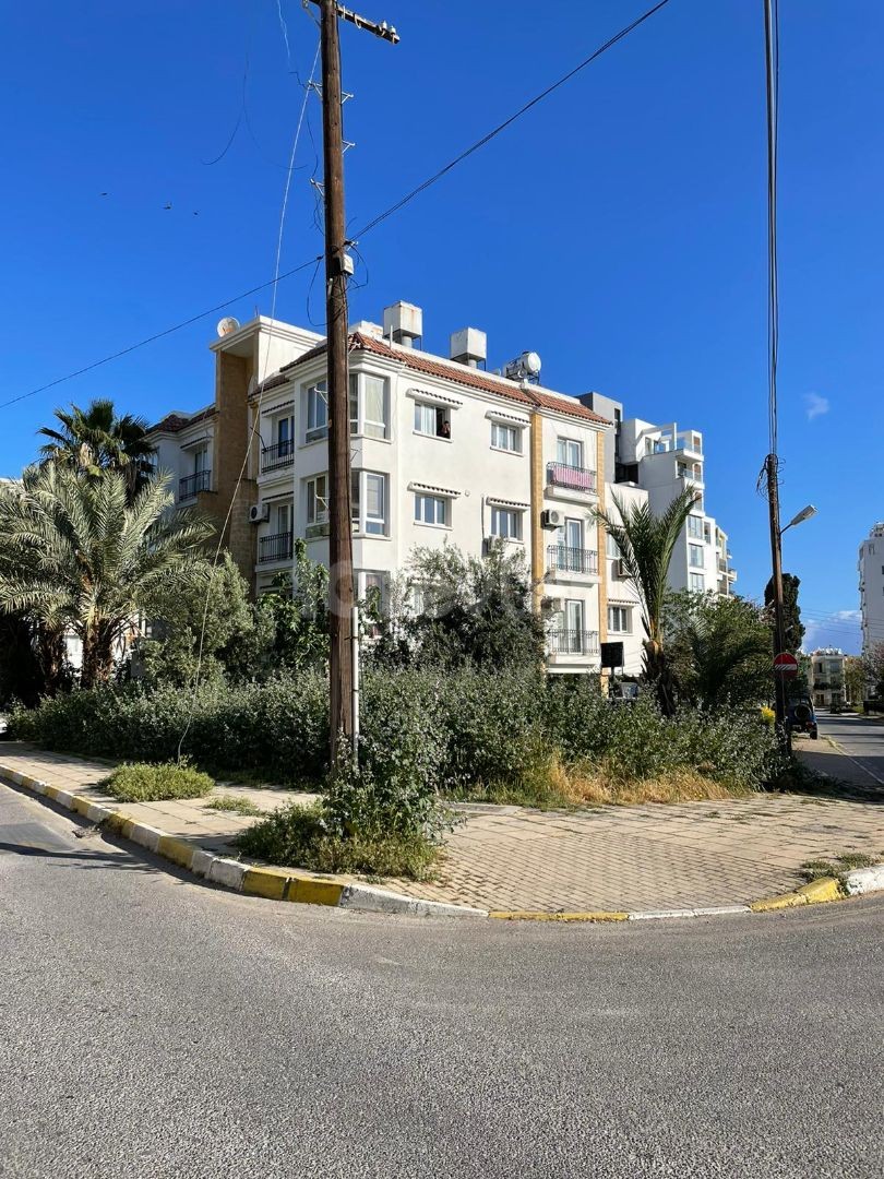 Kyrenia Turk Mahallesi 2 + 1 Wohnung Zu Verkaufen ** 