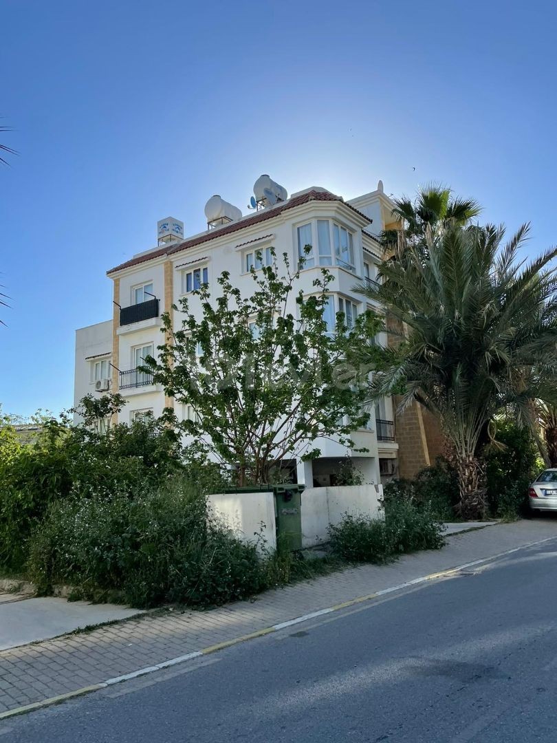 Kyrenia Turk Mahallesi 2 + 1 Wohnung Zu Verkaufen ** 