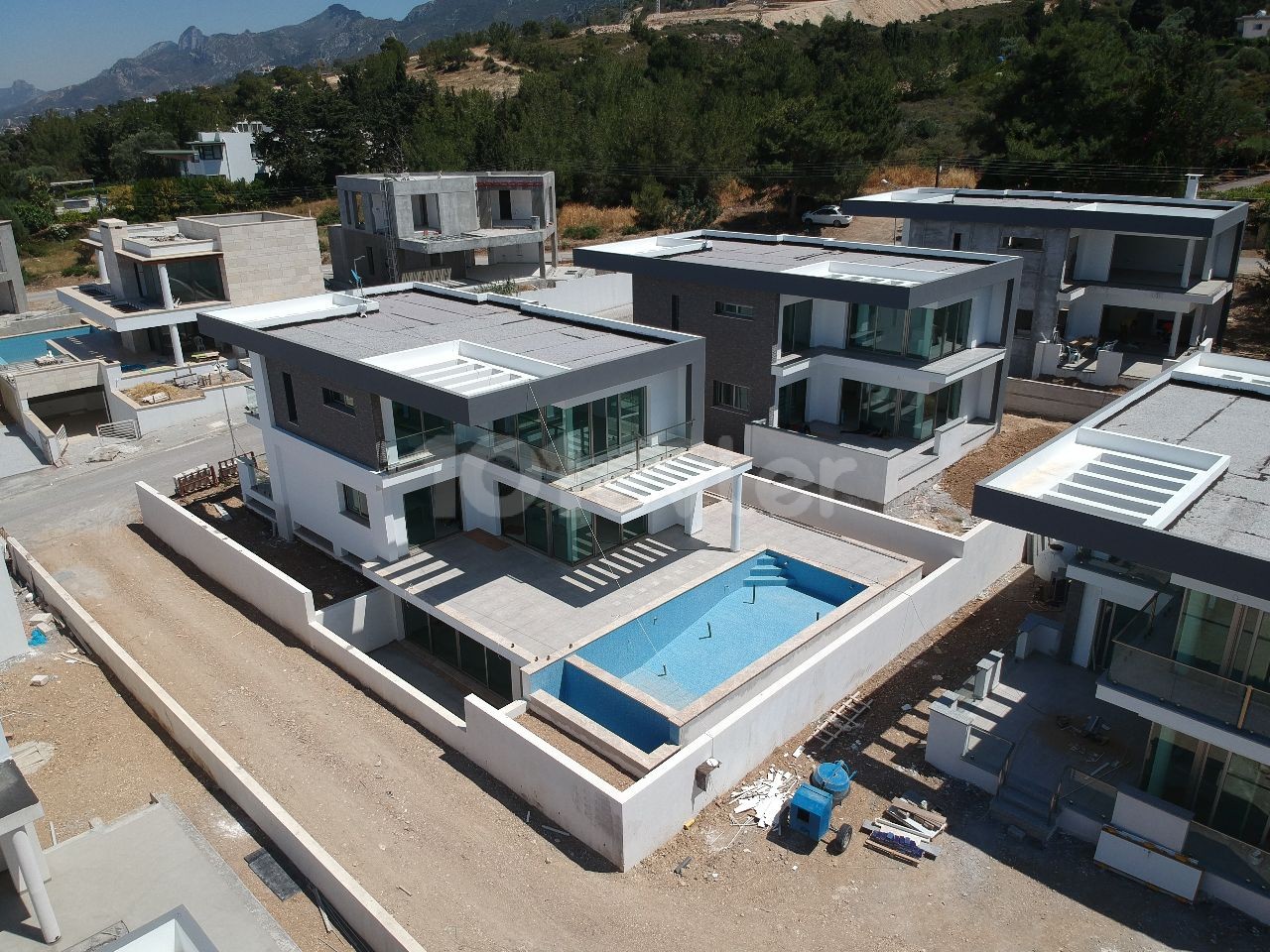 4 + 1 Villas for Sale Near the Center of Kyrenia ** 