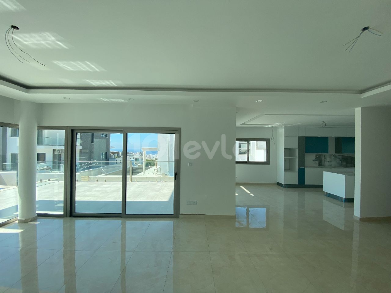 Girne  Merkeze Yakın Satılık 4+1 Villa