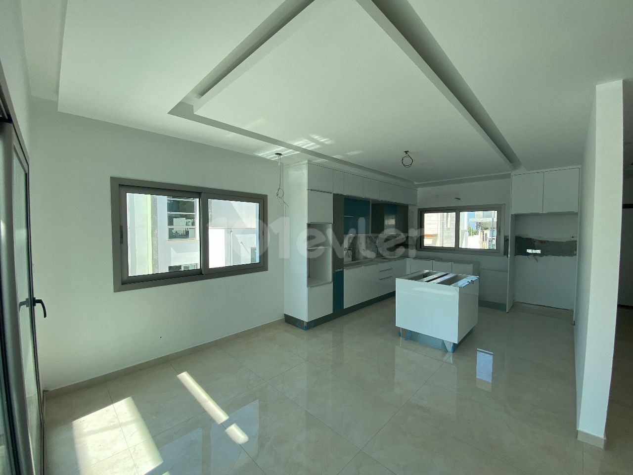 Girne  Merkeze Yakın Satılık 4+1 Villa