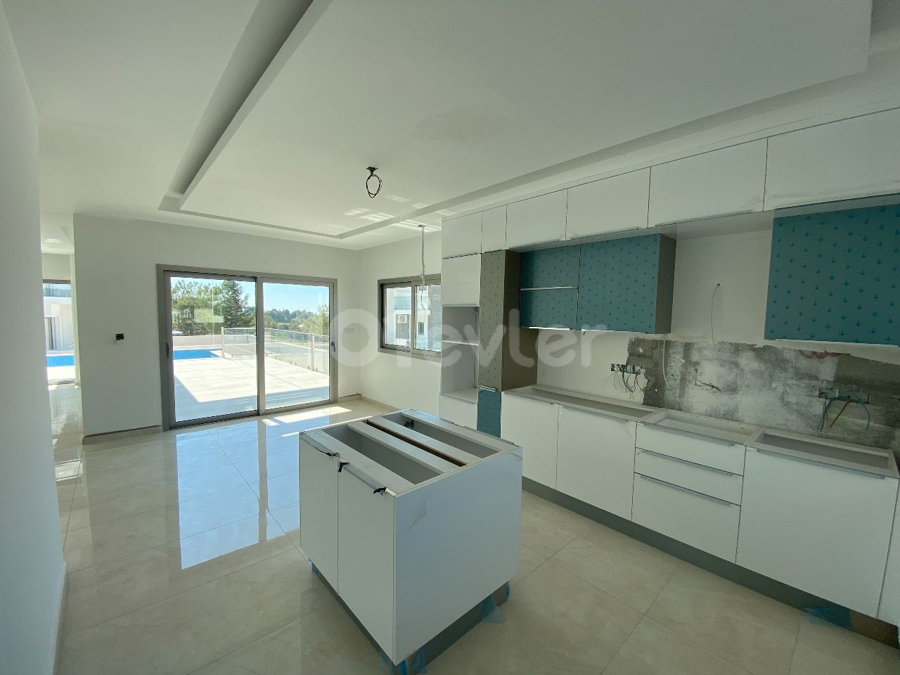 4 + 1 Villas for Sale Near the Center of Kyrenia ** 