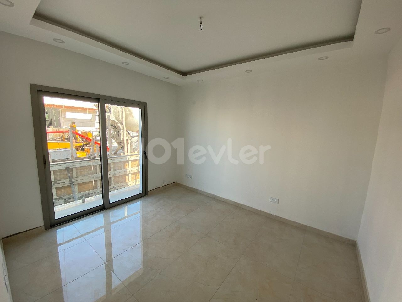 Girne  Merkeze Yakın Satılık 4+1 Villa