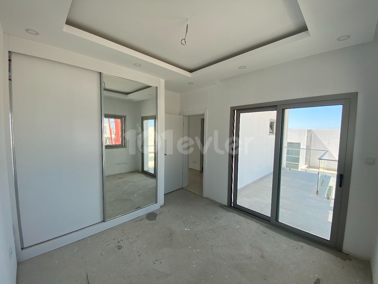 Girne  Merkeze Yakın Satılık 4+1 Villa