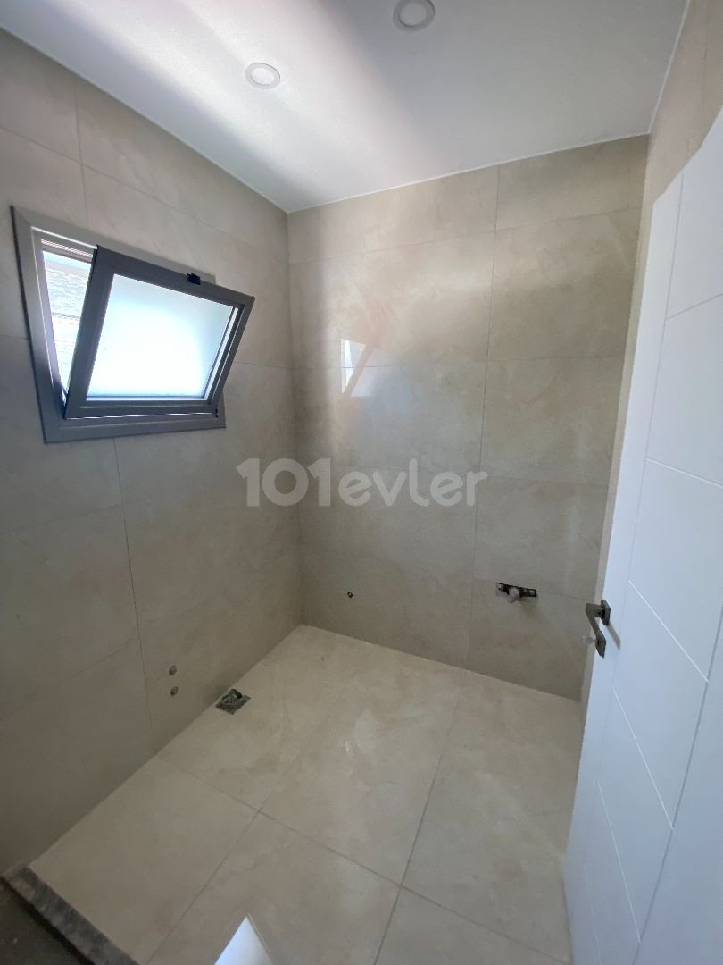 Girne  Merkeze Yakın Satılık 4+1 Villa