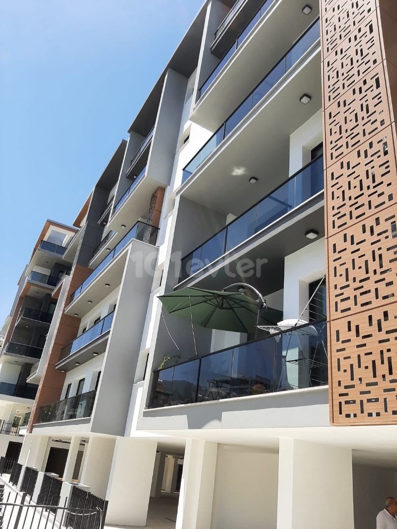 Kyrenia Zentrum 2 + 1 Wohnung Zu Vermieten ** 