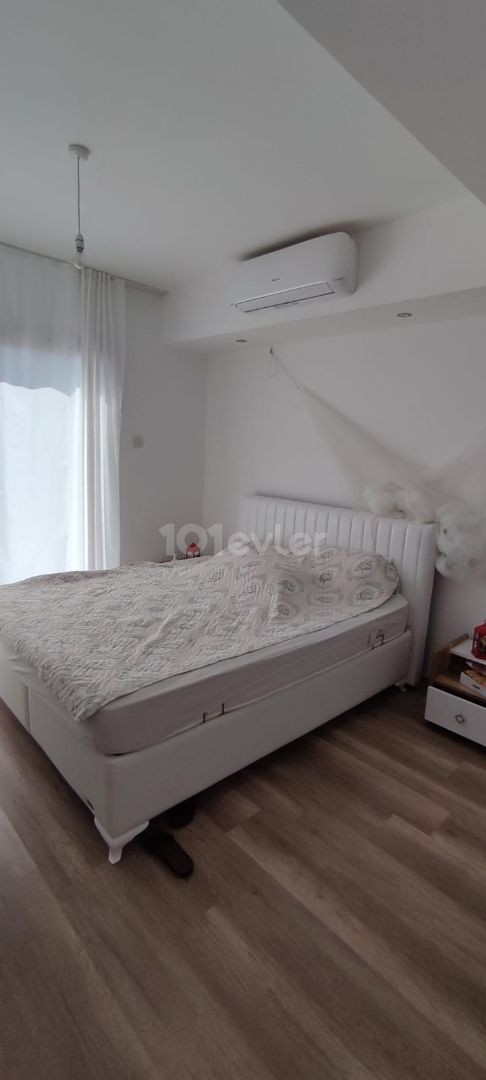 Kyrenia Zentrum 3 + 1 Wohnung Zu Verkaufen ** 