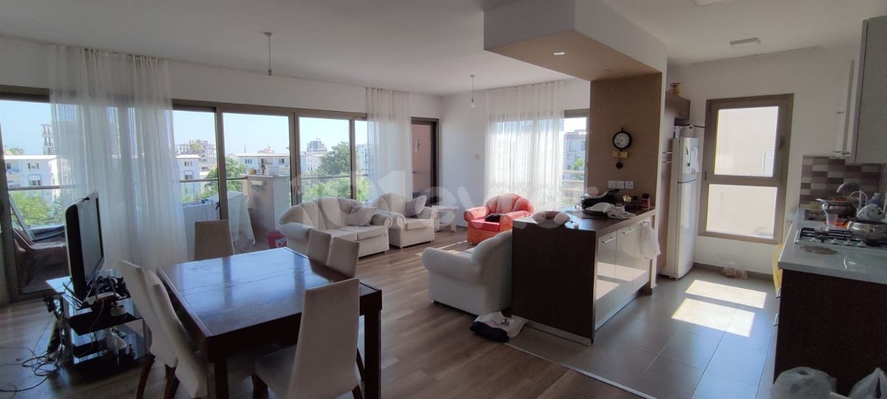 Kyrenia Zentrum 3 + 1 Wohnung Zu Verkaufen ** 