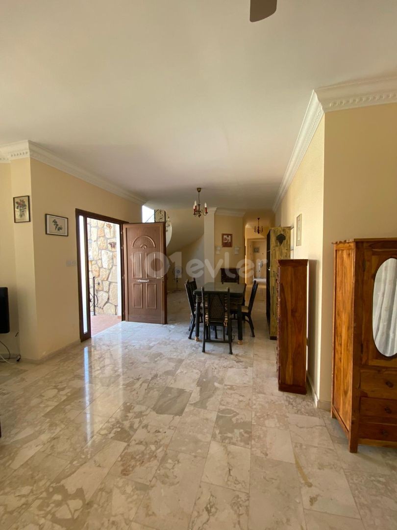 Kyrenia Esentepe 3 + 1 Villa Zu Verkaufen ** 