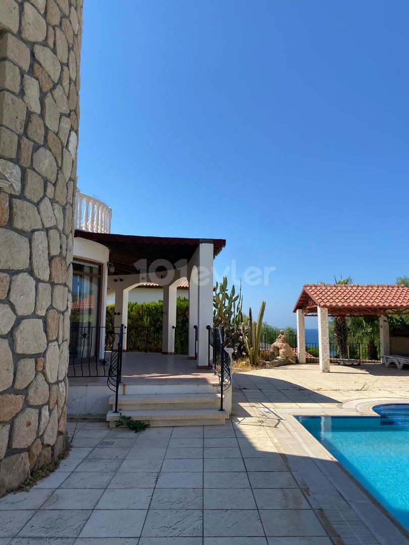 Kyrenia Esentepe 3 + 1 Villa For Sale ** 