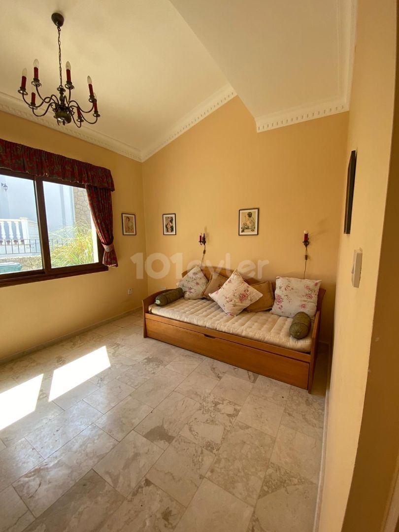 Kyrenia Esentepe 3 + 1 Villa Zu Verkaufen ** 