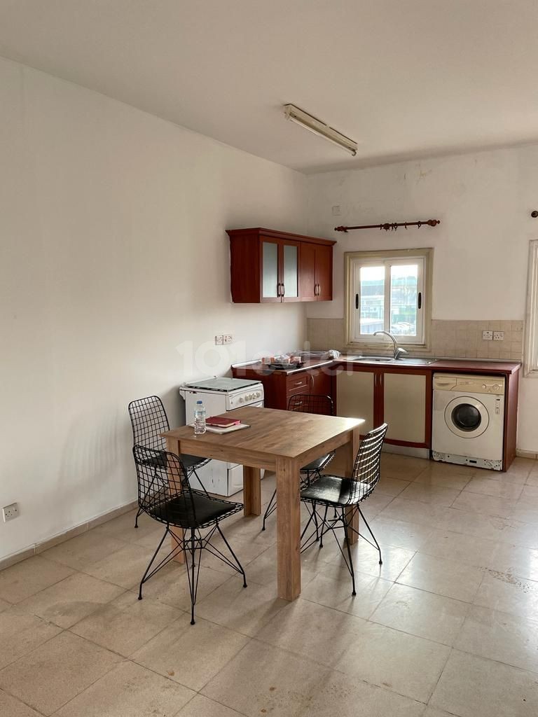 Nicosia Küçük Kaymakli 1 + 1 Apartment for Rent ** 