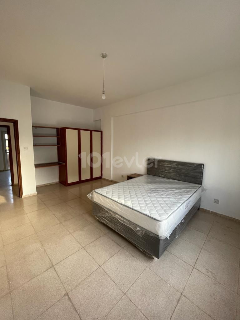 Nicosia Küçük Kaymakli 1 + 1 Apartment for Rent ** 