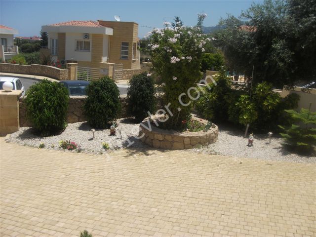 Villa For Sale in Yeşiltepe, Kyrenia