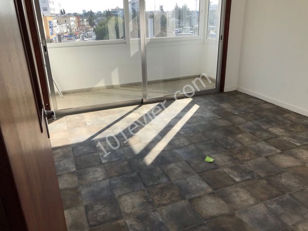 Lefkoşada (Otobüz terminali yakında) Ofise nitelikli kiralık daire