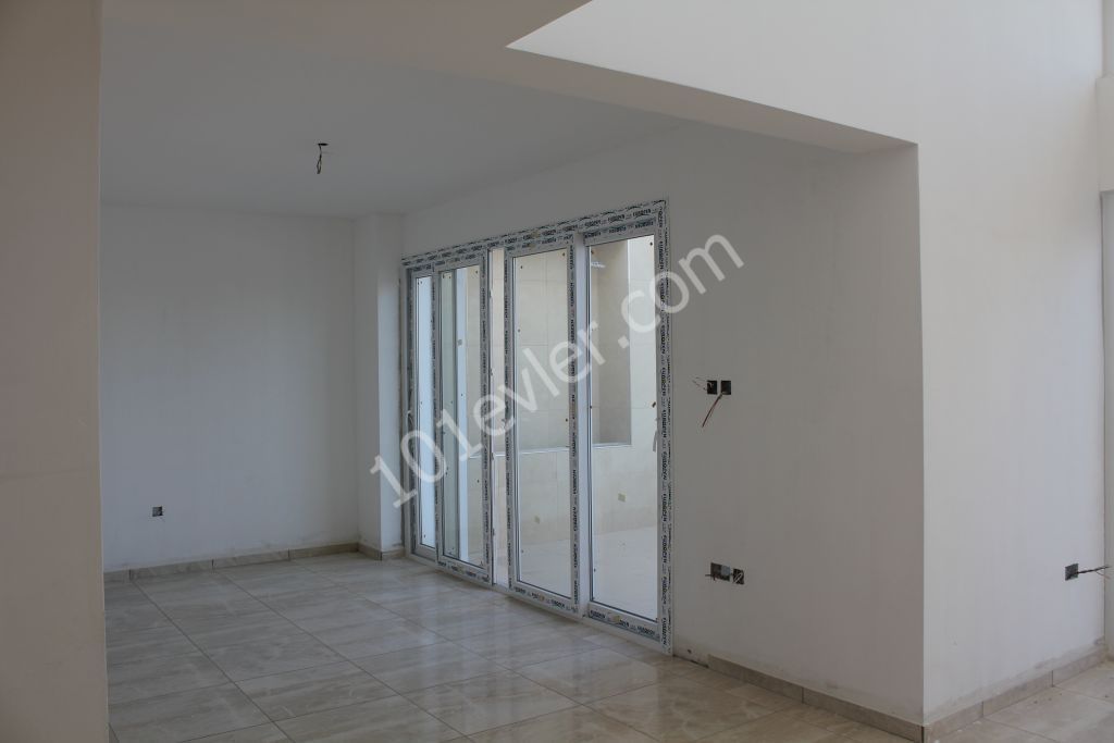 Girne/ Doğanköyde  2+1 penthouse deniz ve dağ manzaralı