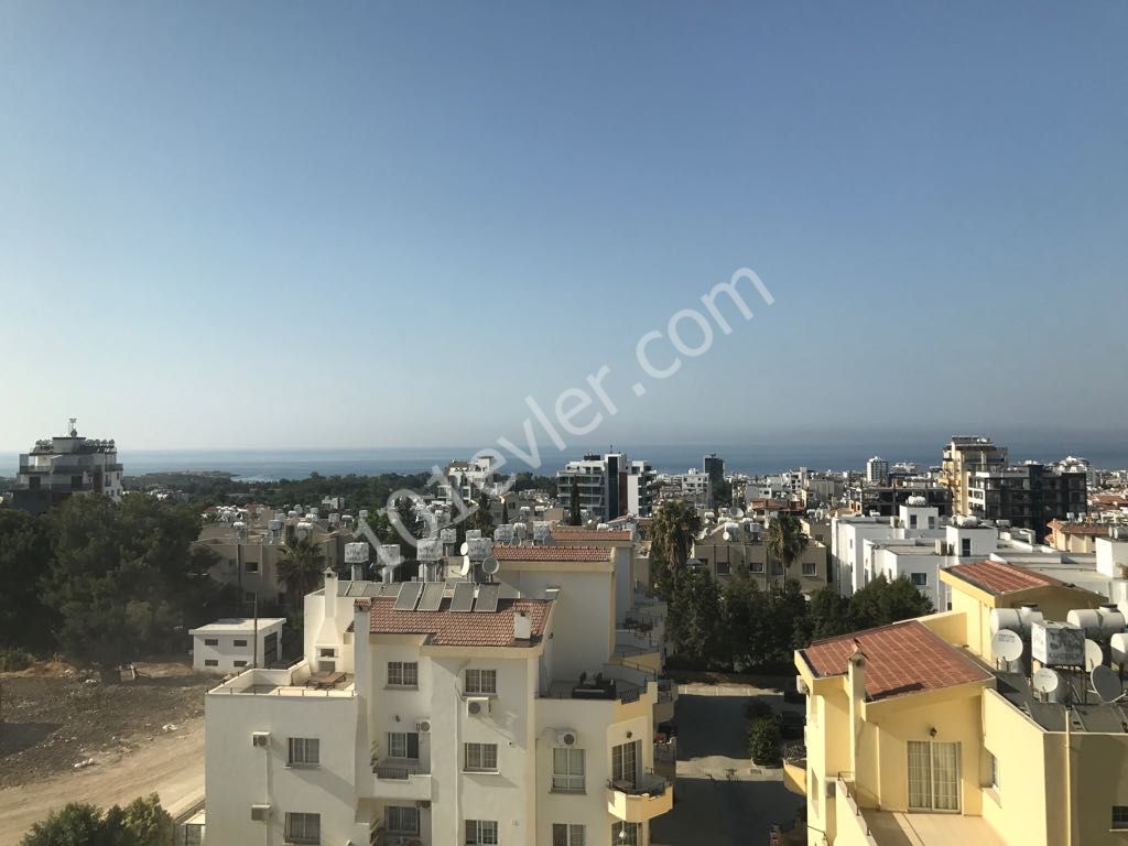 Girne /merkezde 3+1 penthouse 