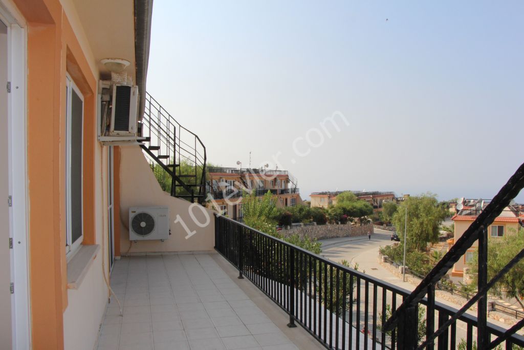 Girne - Arapköyde deniz manzaralı sitede 2+1 daire 