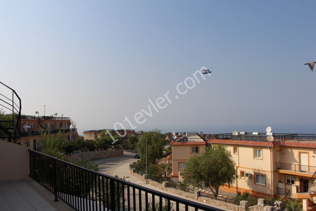 Girne - Arapköyde deniz manzaralı sitede 2+1 daire 