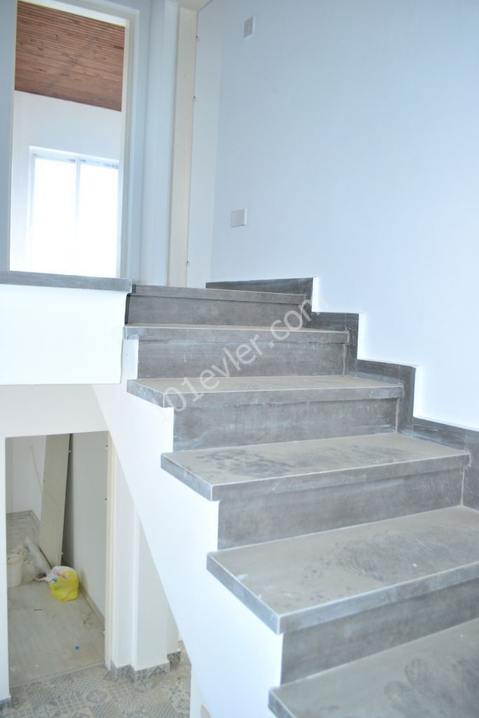 Girne / Lapta 3+1 villa denize sıfır