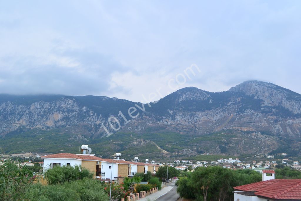 Girne / Lapta 3+1 villa denize sıfır