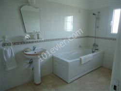 Girne/Yeşiltepe 3+1 havuzlu villa