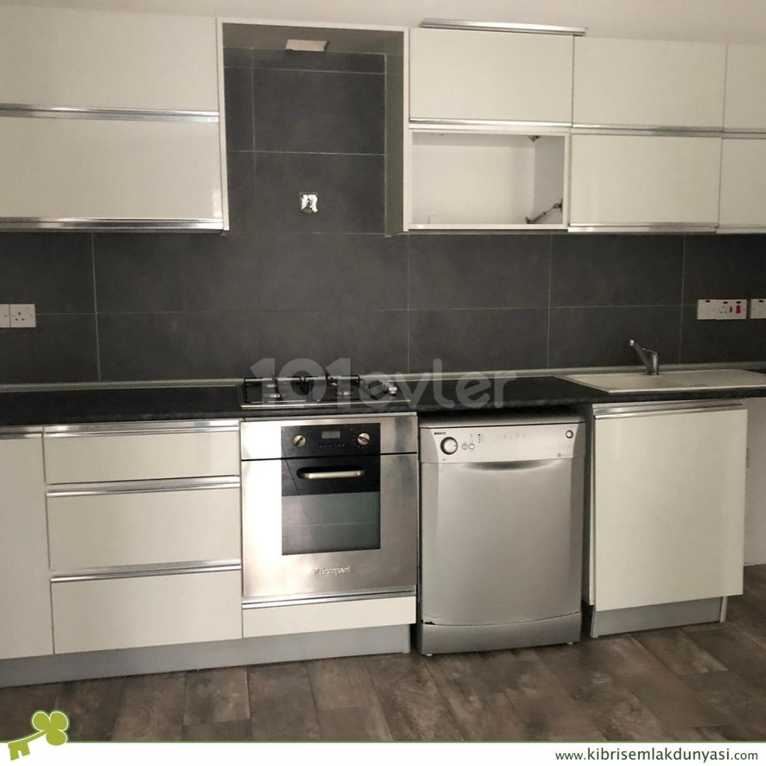 MAĞUSA MERKEZ'DE 2+1 SATILIK DAİRE