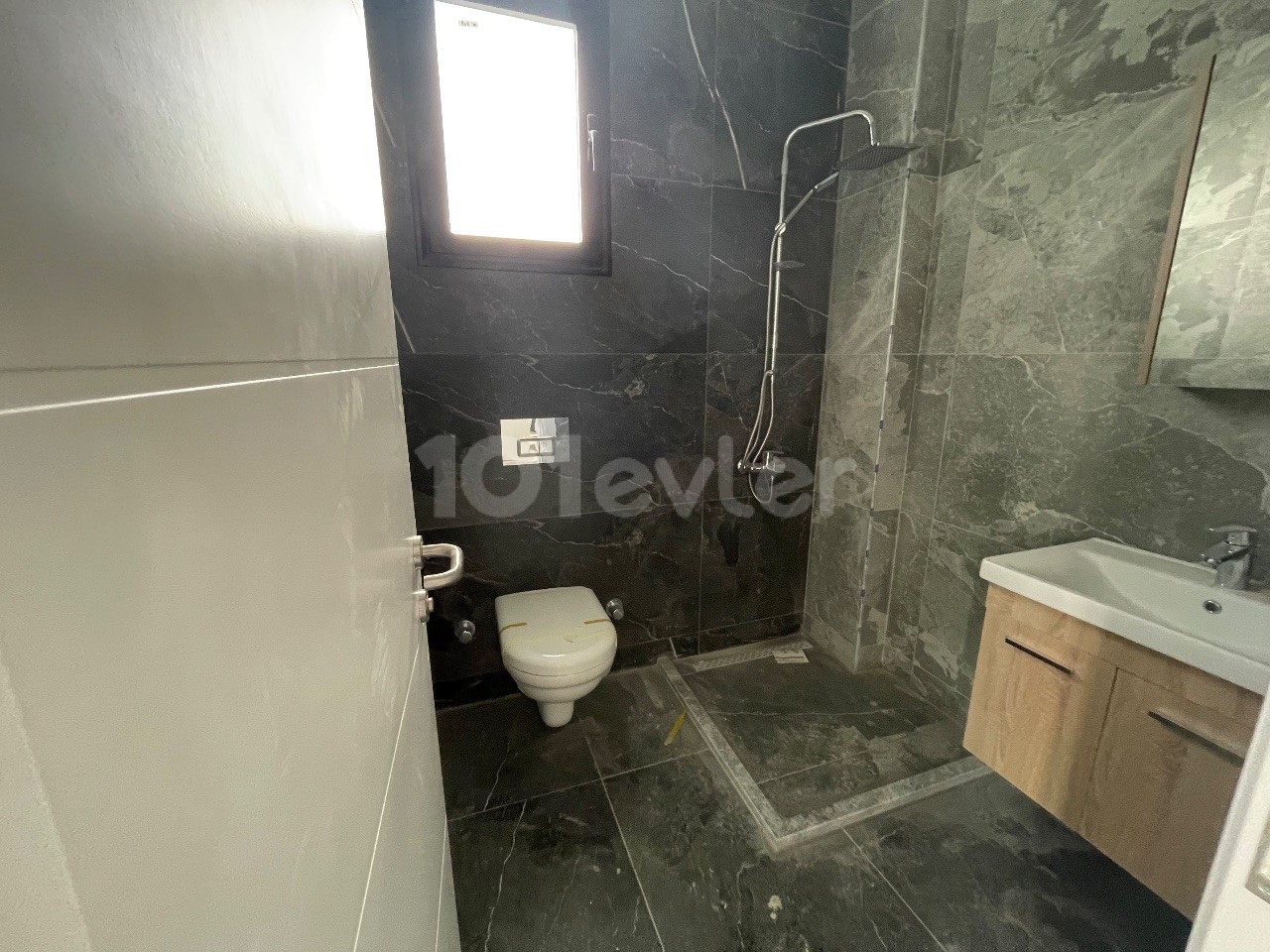 Gönyeli’de Jakuzili Lüks 160 m² Terasa Sahip 2+1 Penthouse