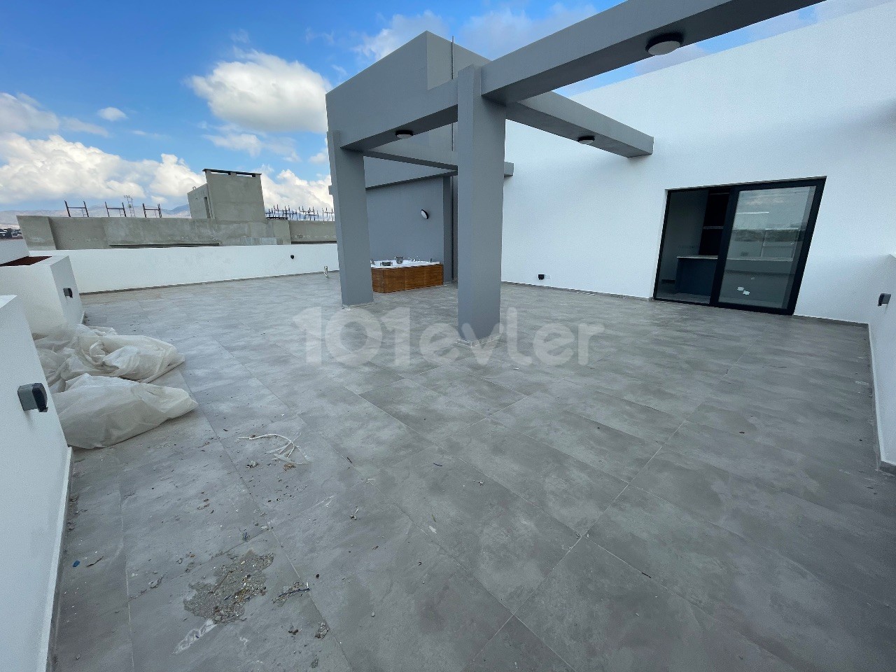 Luxury 2+1 Penthouse with Jacuzzi and 160 m² Terrace in Gonyeli