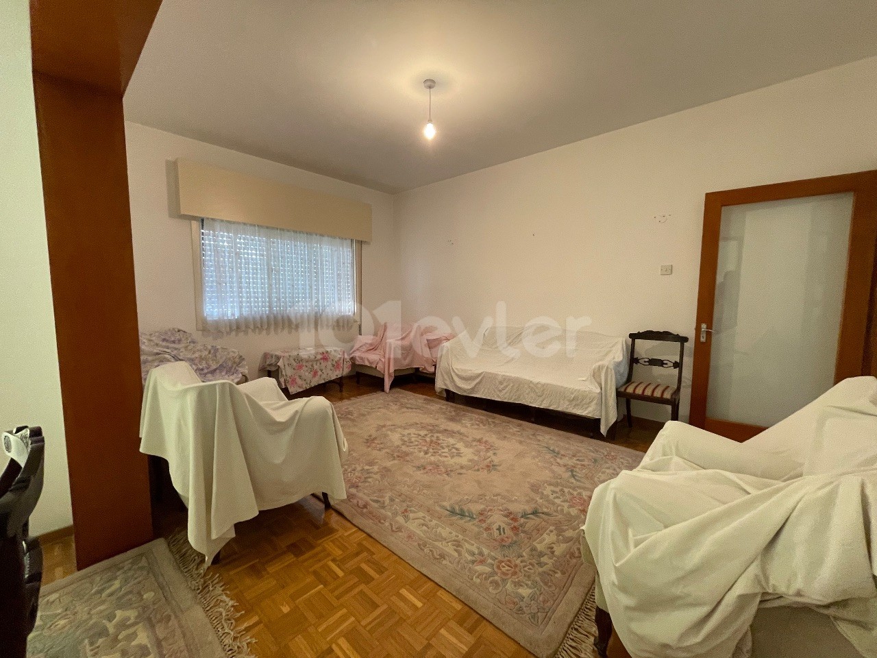 1st Floor Clinic and 3+1 Apartment that can also be used as an Office in Köşklüçiftlik