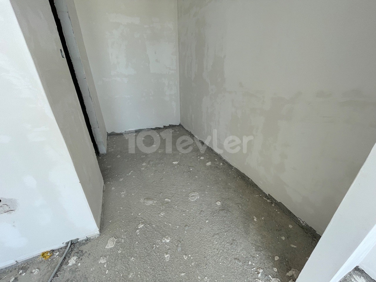 Commercial Permit 2+1 Apartments for Sale in Kucuk Kaymakli