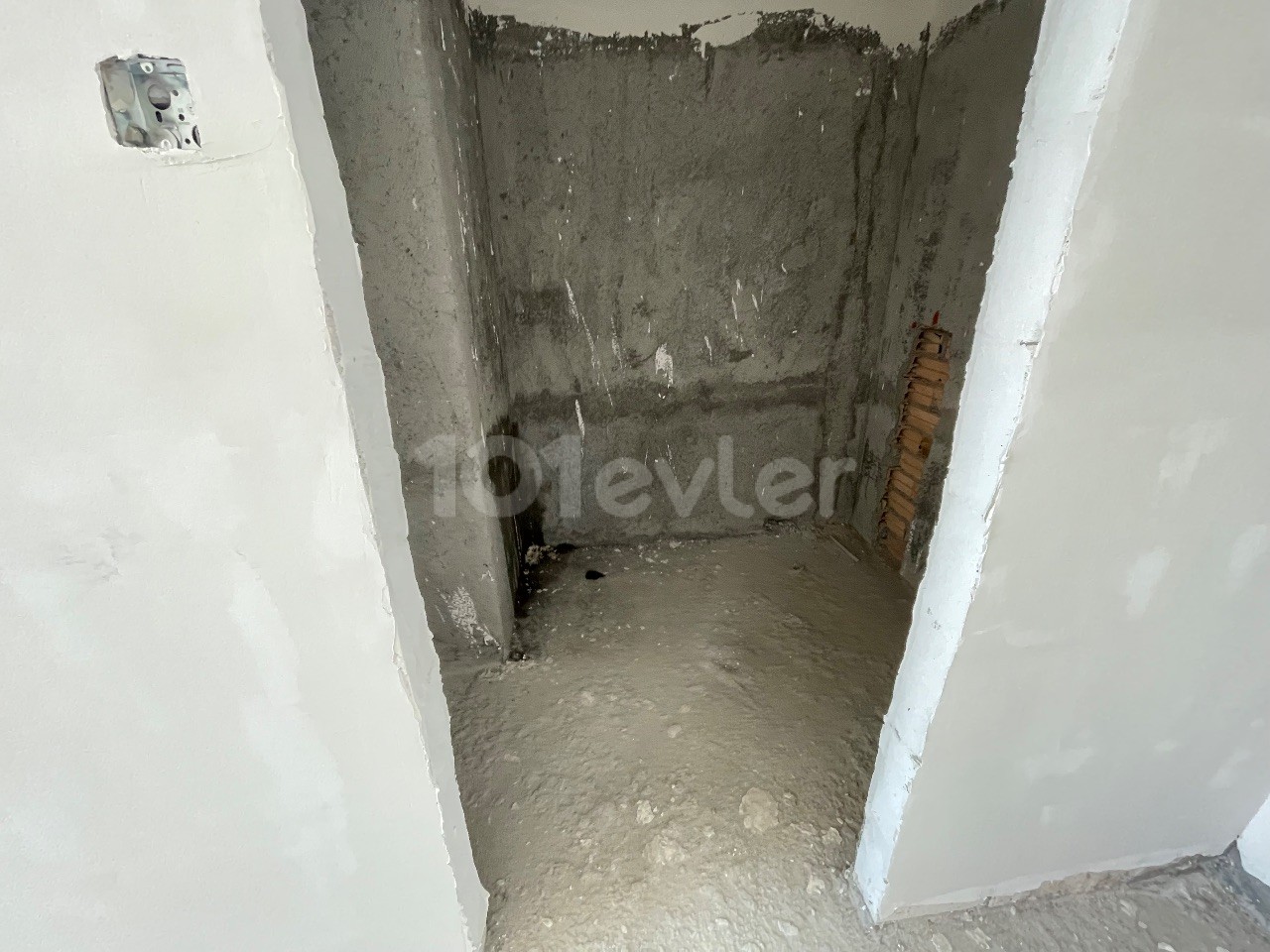 Commercial Permit 2+1 Apartments for Sale in Kucuk Kaymakli