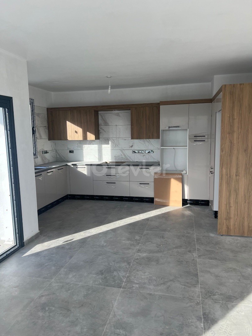 ZU VERKAUFEN. 195 m² große Terrassenwohnung in einer 4-stelligen Wohnung. YENİKENT