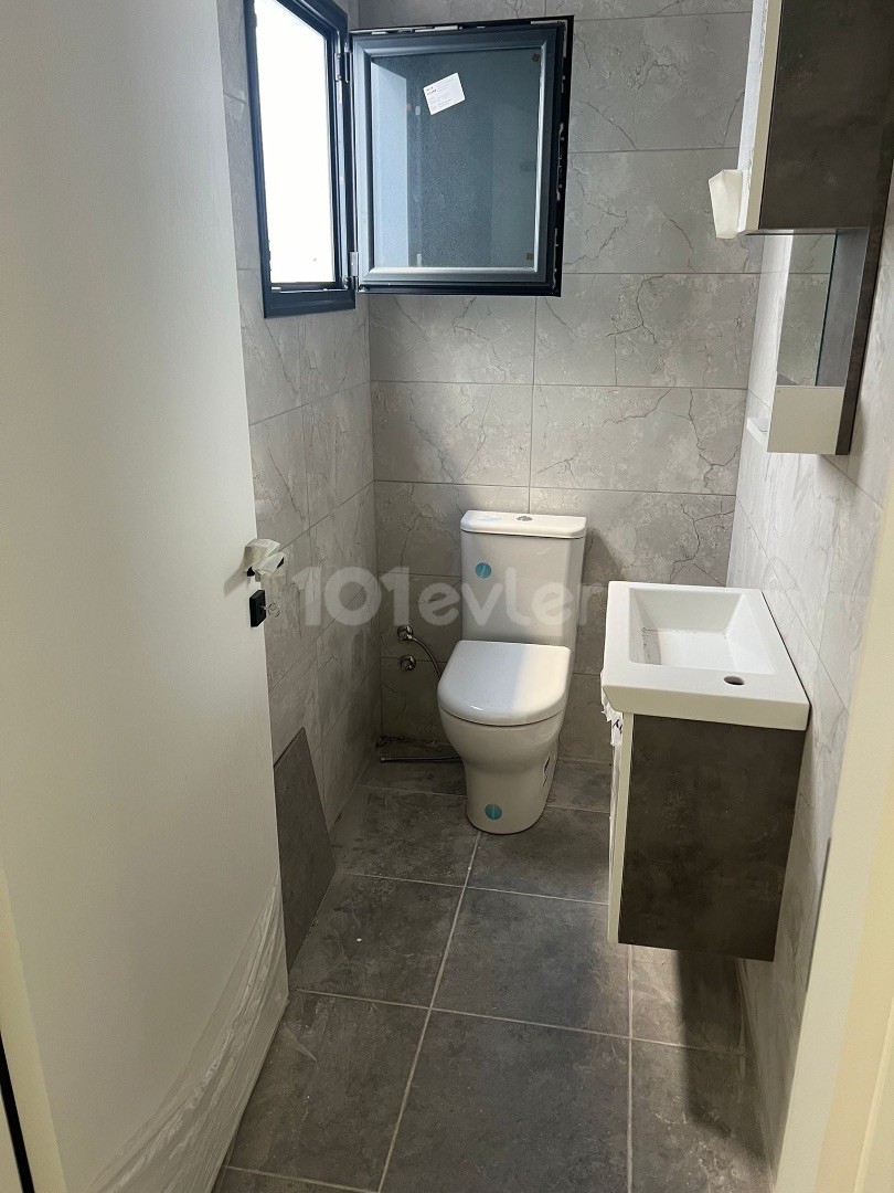 SATILIK. 4 HANELI APARTMANDA 195m2 TERASLI DAİRE.YENİKENT