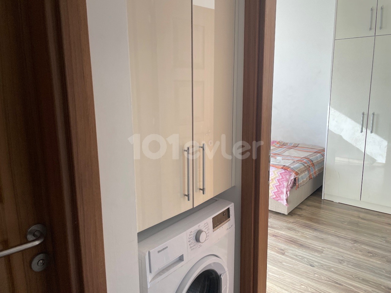 Eşyalı ve Kiracısı Hazır Satılık Krediye Uygun 2+1 Daire