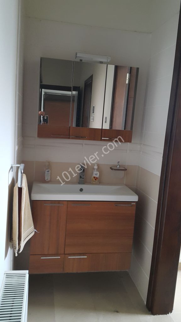 Detached House For Sale in Küçük Kaymaklı, Nicosia