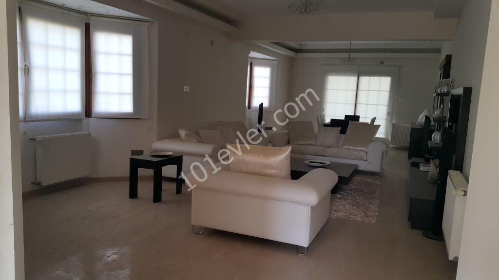 Detached House For Sale in Küçük Kaymaklı, Nicosia