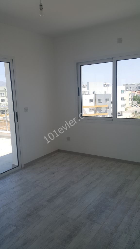 Gönyeli'de eşsiz manzarası ile penthouse.