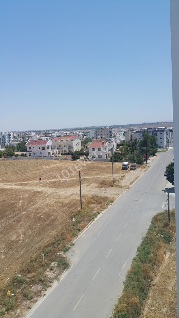 Gönyeli'de eşsiz manzarası ile penthouse.