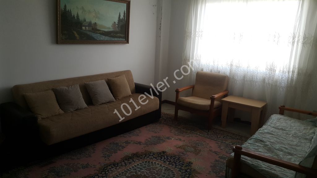 Lefkoşa köşklüçiflikte satılık 3+1  daire 