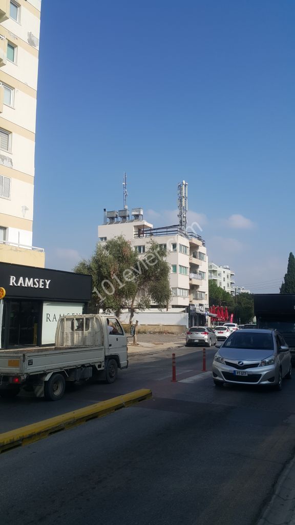 Eben Kaufen in Köşklüçiftlik, Nikosia