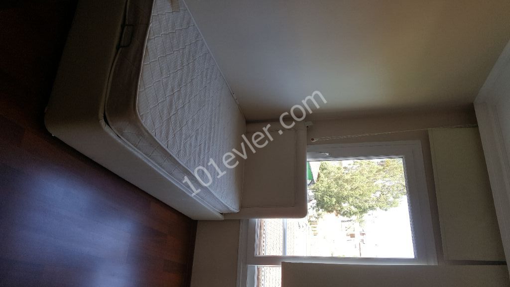 Lefkoşa köşlüciflikte kiralık eşyalı 2+1 daite.