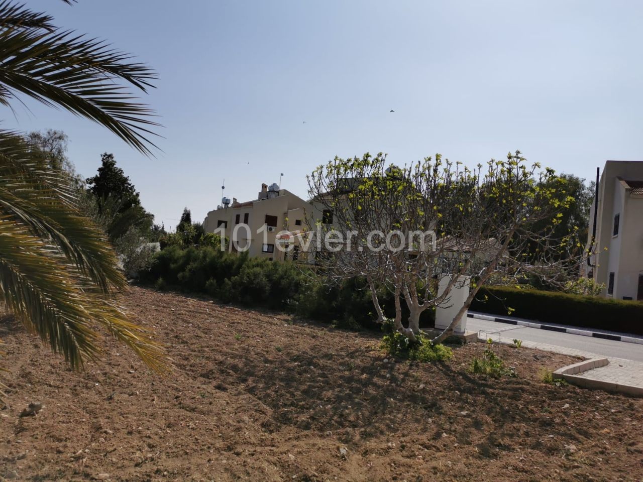 Twin villa with large garden for sale on the pier ** 