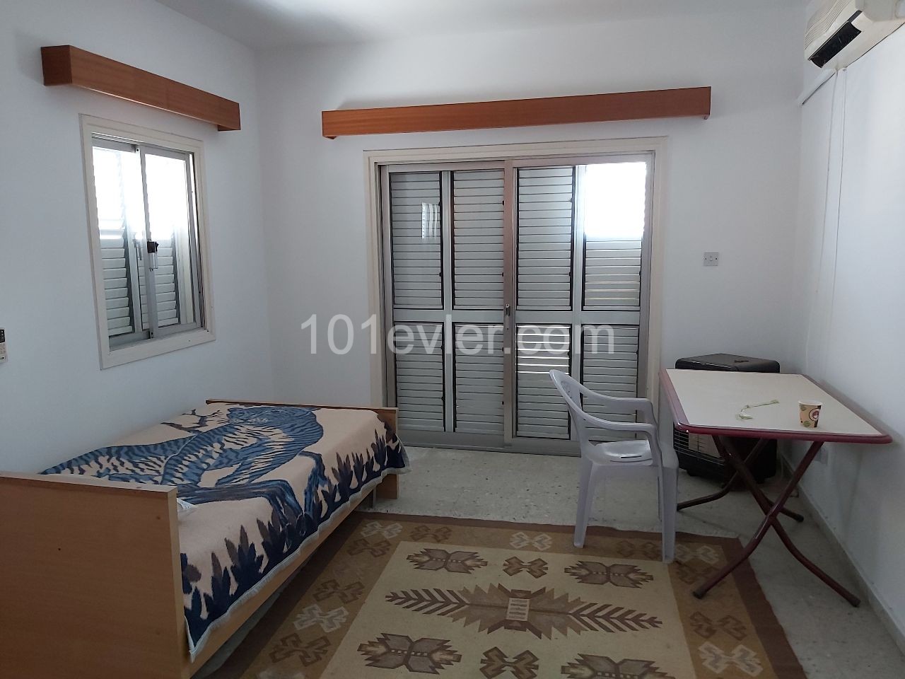 Lefkoşada kiralık geniş 3+1 daire.