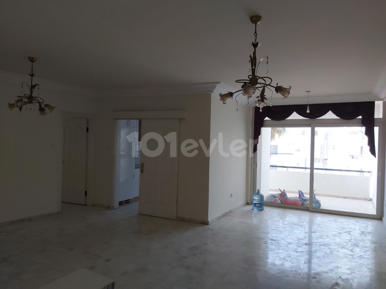 3+1 apartments for sale on Ortakoy main street in Nicosia ** 