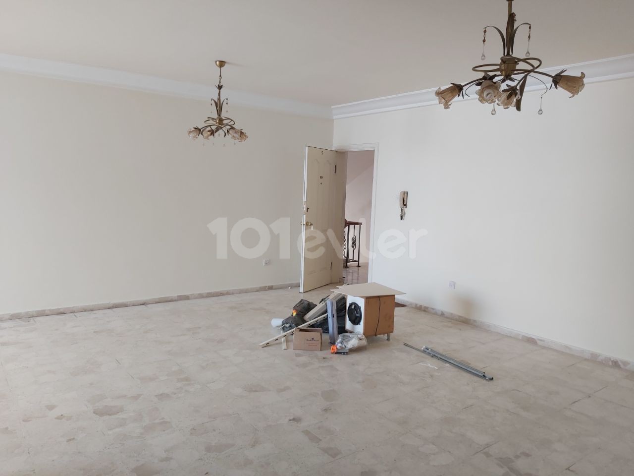 3+1 apartments for sale on Ortakoy main street in Nicosia ** 