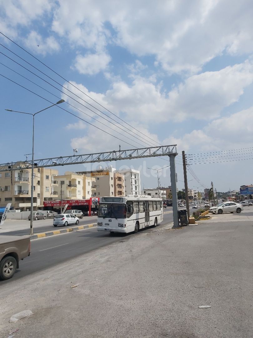 Lefkoşa kaymaklı bölgesinde ticari (antredepo) izinli iş yeri