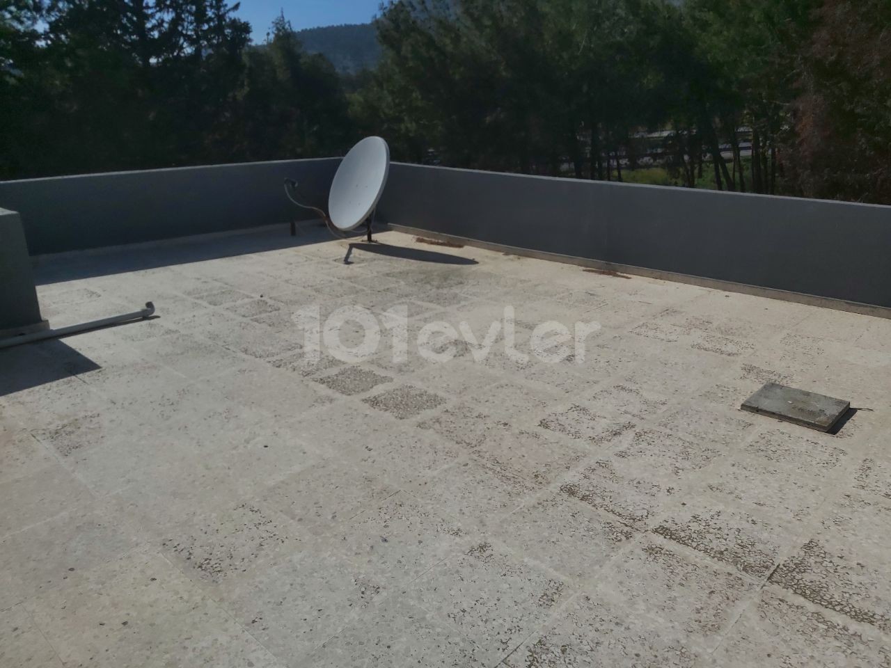 Detached house with garden for sale in Kyrenia Bogaz. 